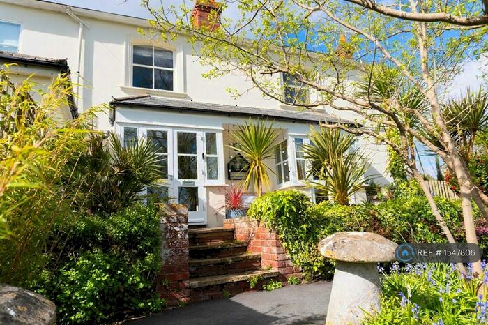 6 Bedroom Semi-Detached House To Rent In Lodge Hill Road, Lower Bourne, Farnham, GU10