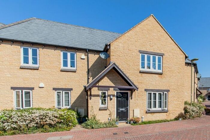 2 Bedroom Flat To Rent In Lewisfield Way, Woodstock OX20