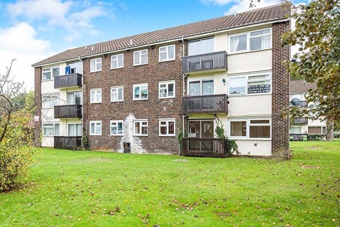 1 Bedroom Flat To Rent In Crombie Close, Waterlooville, Hampshire, PO8