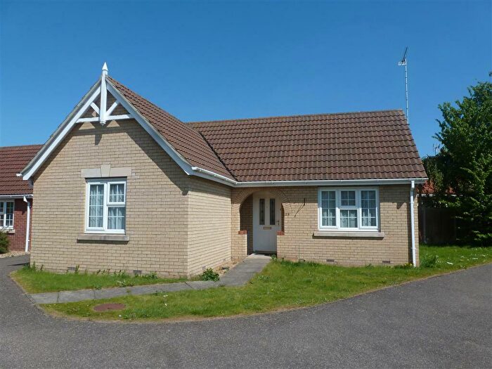 2 Bedroom Bungalow To Rent In Bullfinch Way, Fridaybridge, Wisbech, PE14