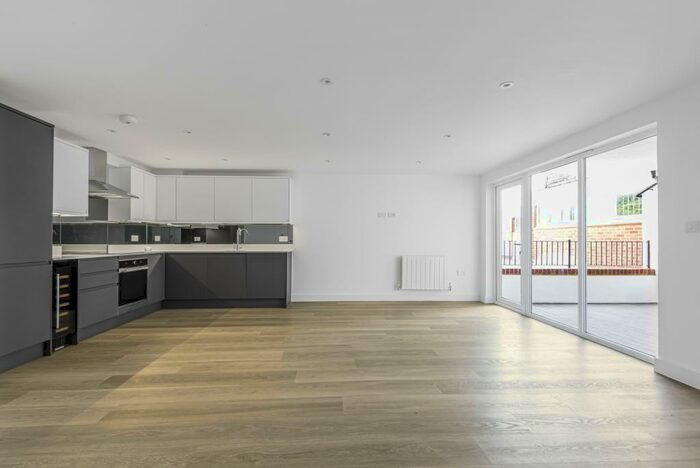 2 Bedroom Flat To Rent In Friary Place Strood, ME2