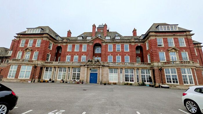 3 Bedroom Flat To Rent In Queens Promenade Bispham, Fenny Drayton, FY2