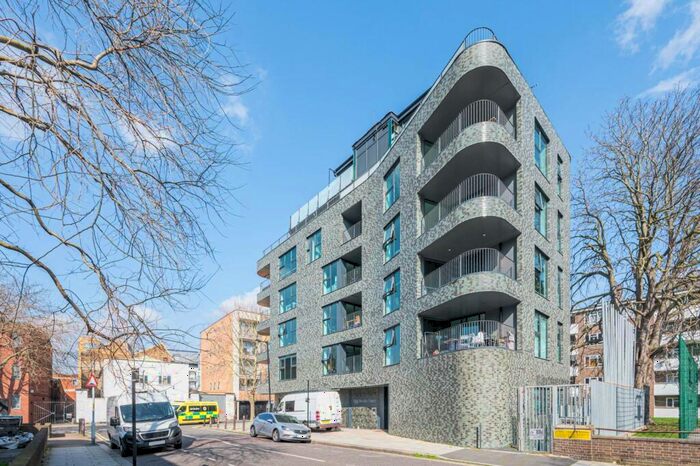 4 Bedroom Penthouse To Rent In Thistle Court, Camberwell, London, SE5