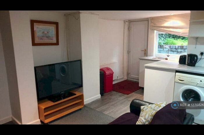 4 Bedroom Terraced House To Rent In Beechwood View, Leeds, LS4