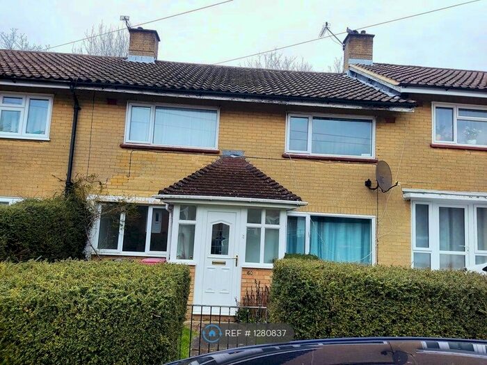 4 Bedroom Semi-Detached House To Rent In Broomdashers Road, Crawley, RH10
