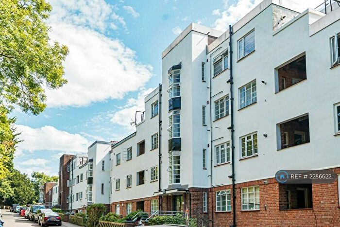 2 Bedroom Flat To Rent In The Woodlands, London, SE19