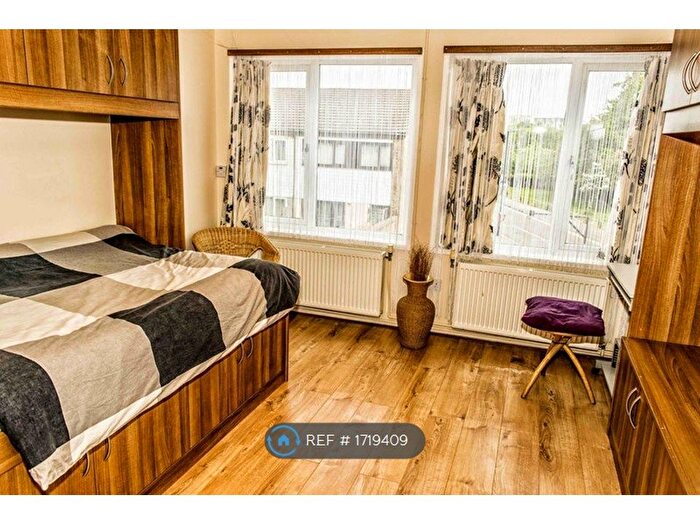 Studio To Rent In Fairbanks Road, London, N17