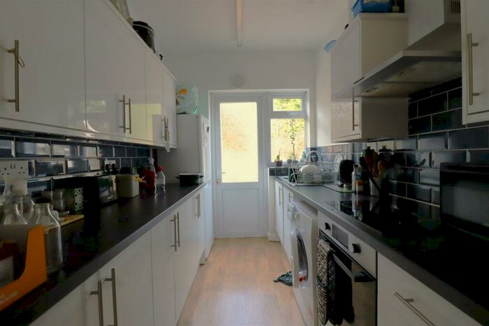 4 Bedroom End Of Terrace House To Rent In B, Forest Road, PC02