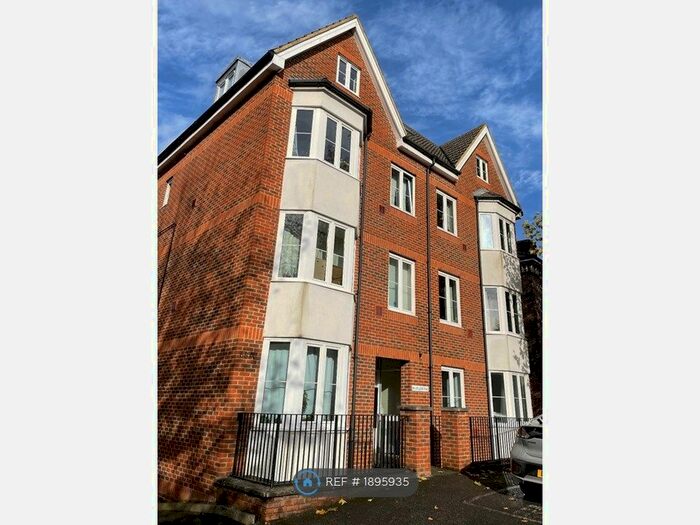 2 Bedroom Flat To Rent In College Road, Maidstone, ME15