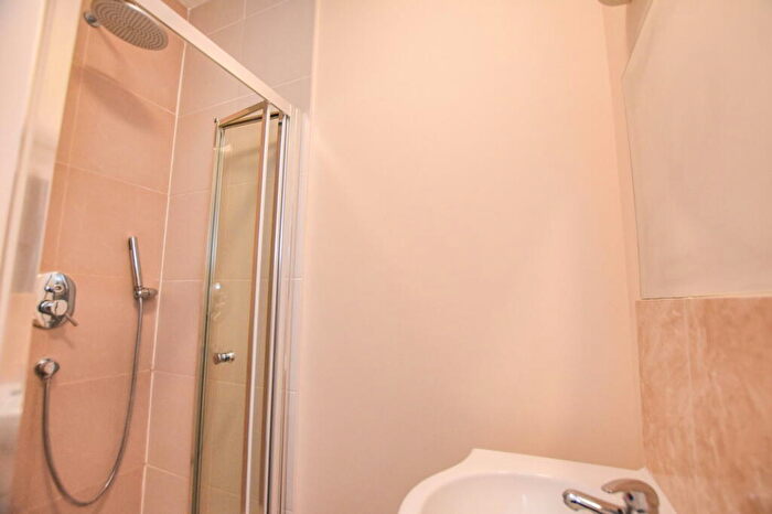 Studio To Rent In - Ashdown Road, Epsom, Surrey, KT17