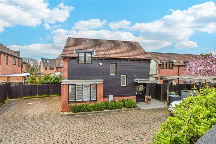 2 Bedroom Detached House For Sale In Hawley Drive, Leybourne, West Malling, Kent, ME19
