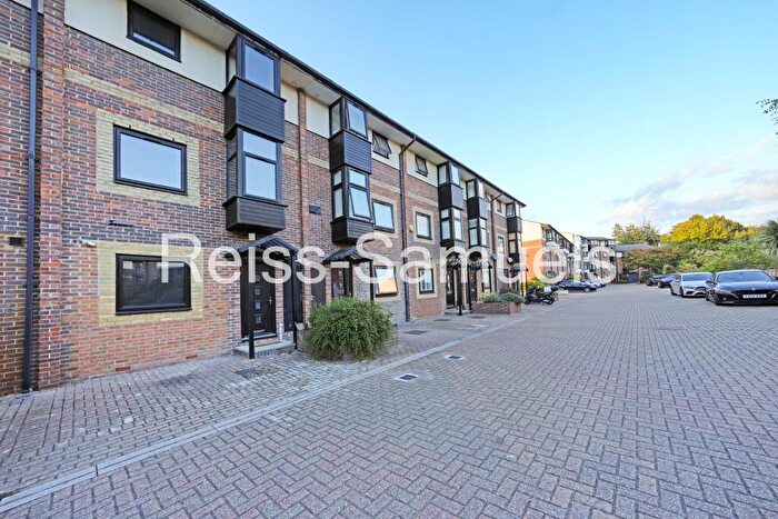 5 Bedroom Town House To Rent In Barnfield Place, Isle Of Dogs, London, E14
