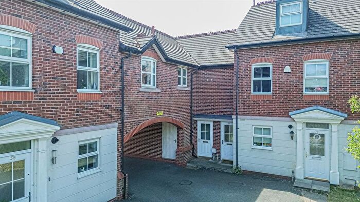 2 Bedroom Flat For Sale In White Clover Square, Lymm, WA13