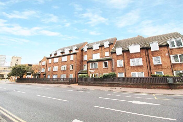 1 Bedroom Apartment To Rent In Homebrook House, Cardington Road, Bedford, MK42