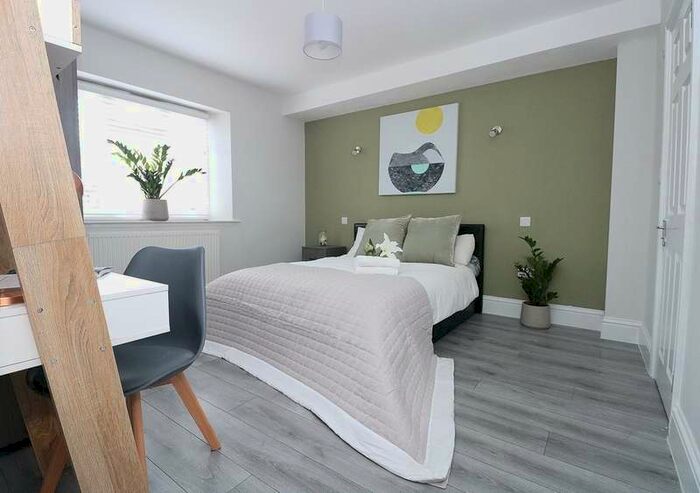 House To Rent In Primula Street, London, W12