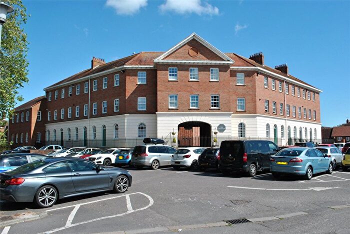 2 Bedroom Flat To Rent In The Octagon, Taunton, Somerset, TA1