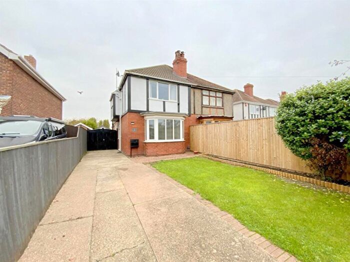 3 Bedroom Semi-Detached House For Sale In Grantham Avenue, Grimsby, DN33
