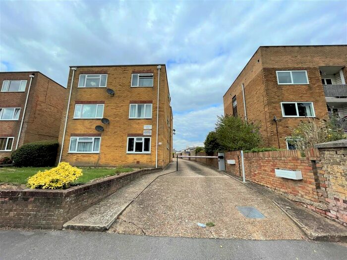 1 Bedroom Flat To Rent In Waterloo Road, Southampton, SO15