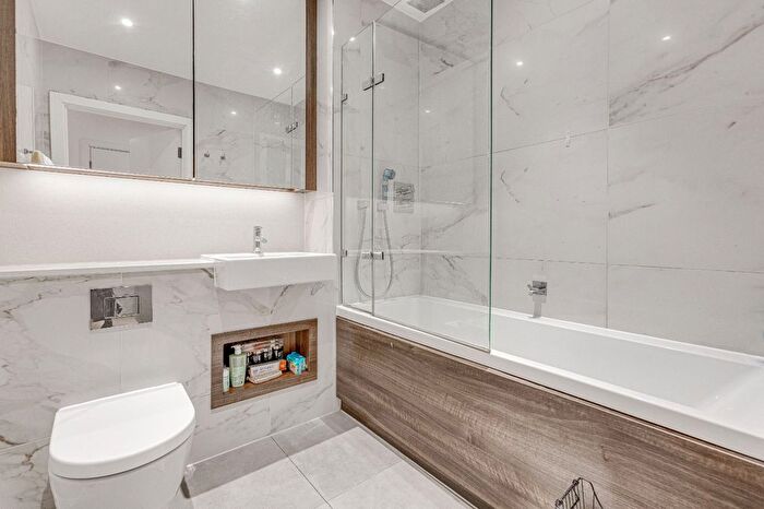 2 Bedroom Flat To Rent In Central Avenue, Sands End, SW6