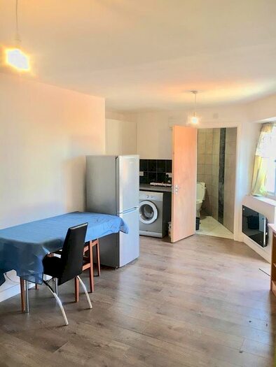 Studio To Rent In Studio Flat For Rent In Enfield, London, EN3