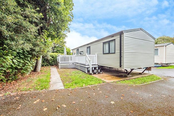 3 Bedroom Park Home For Sale In Bowleaze Coveway, Weymouth, DT3