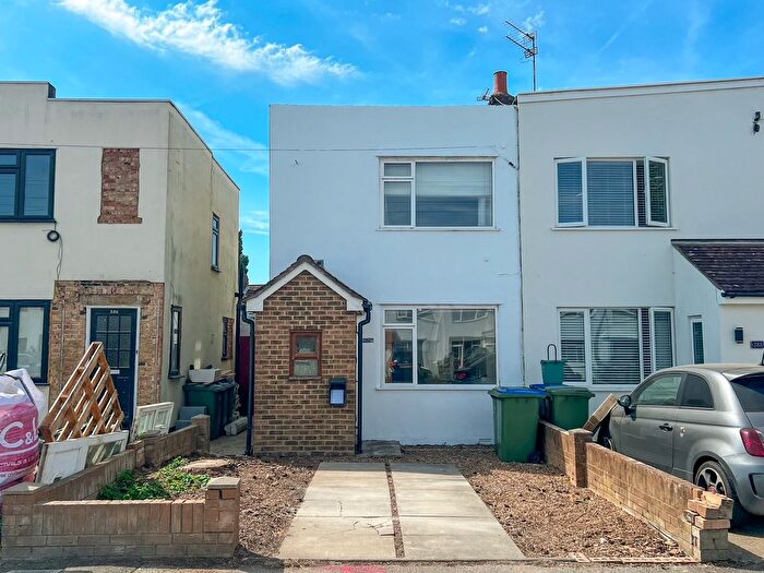 2 Bedroom End Of Terrace House For Sale In Eastcote Avenue, West Molesey, KT8