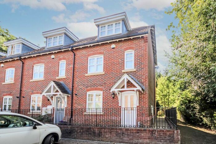 4 Bedroom Terraced House To Rent In Rythe Close, Claygate, Esher, KT10