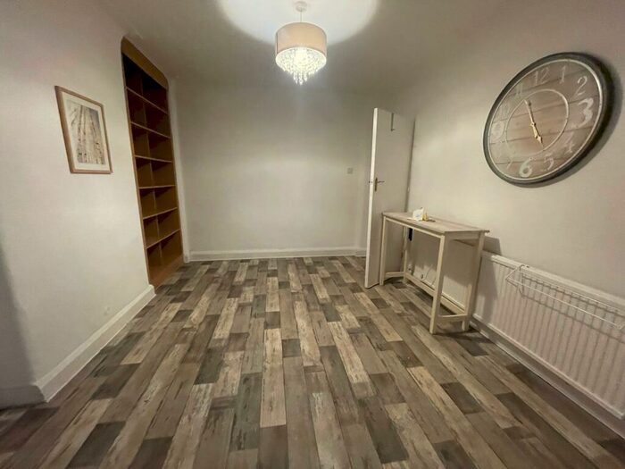 3 Bedroom Semi-Detached House To Rent In Wood Road, Sale, M33