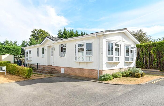 2 Bedroom Park Home For Sale In Park Lane, Godmanchester, PE29