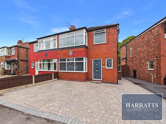 3 Bedroom Semi-Detached House For Sale In Ilfracombe Road, Stockport, SK2