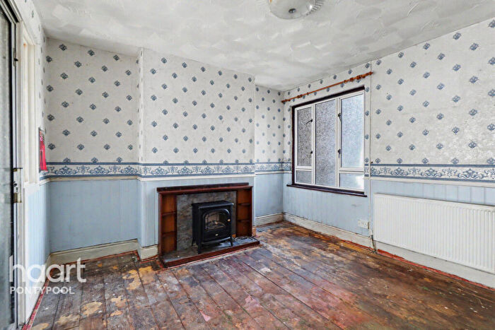 3 Bedroom Terraced House For Sale In Campbell Street, Pontypool, NP4