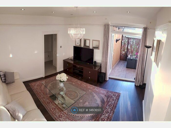 2 Bedroom Flat To Rent In Old Oak Common Lane, London, W3