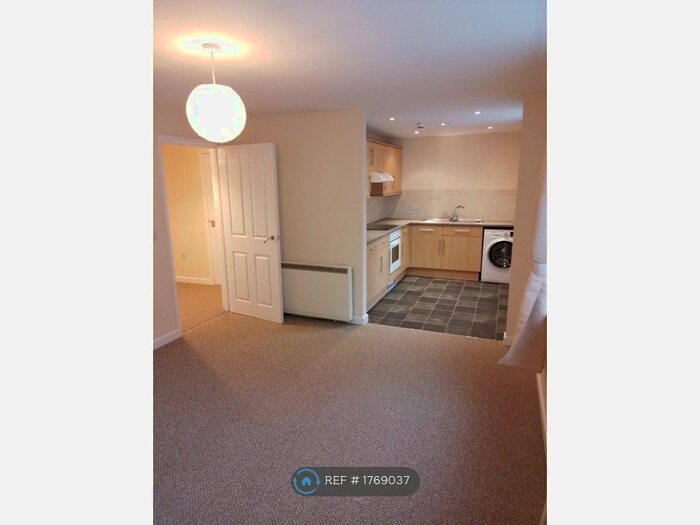 2 Bedroom Flat To Rent In Bielby Court, Beverley, HU17