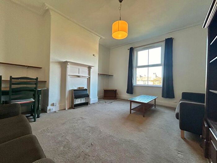 2 Bedroom Flat To Rent In Midland Road, Hyde Park, Leeds, LS6