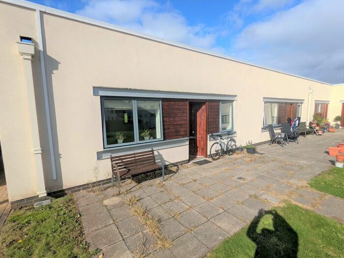 1 Bedroom Terraced Bungalow To Rent In Courtlands, Hayes Road, Sully, Penarth, CF64