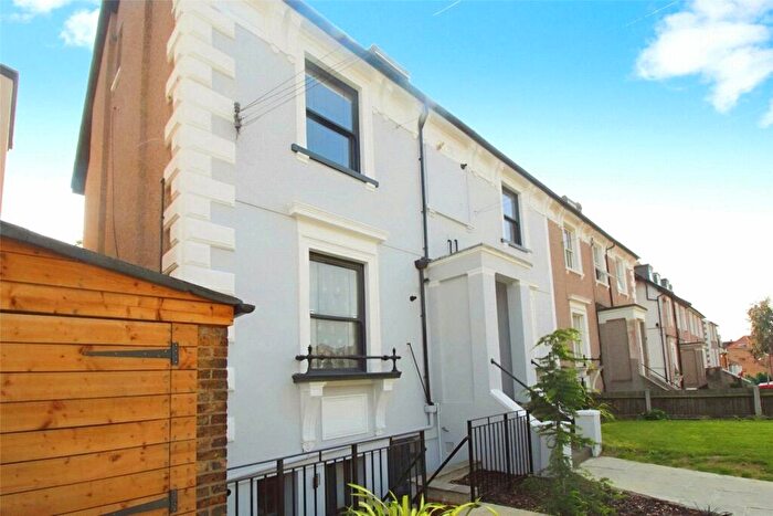 1 Bedroom Flat To Rent In Holmesdale Road, London, SE25