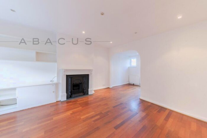 3 Bedroom Flat To Rent In Wordsworth Walk, Golders Green, NW11