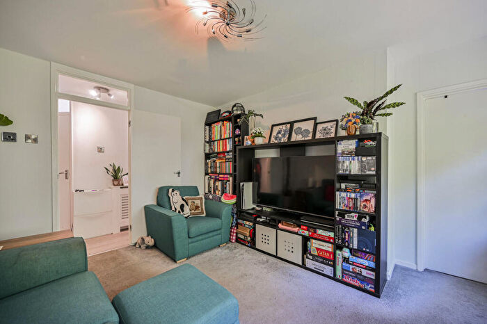 1 Bedroom Flat For Sale In Forest View Road, Manor Park, London, E12
