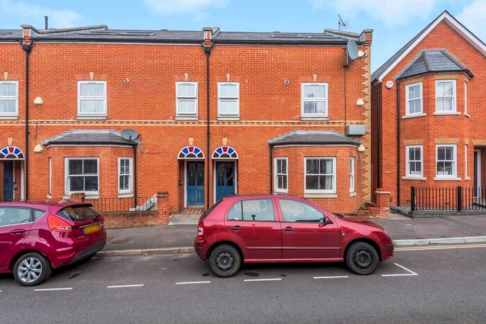 2 Bedroom Flat To Rent In Queens Road, Guildford, GU1