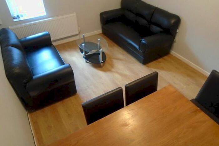 4 Bedroom Terraced House To Rent In Parkfield Street, Rusholme, Manchester, M14