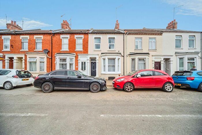 3 Bedroom Terraced House For Sale In Cedar Road, Northampton, Northamptonshire, NN1