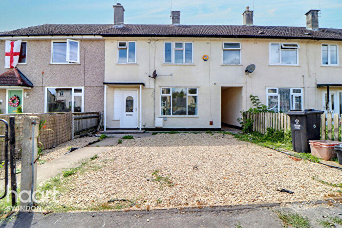 4 Bedroom Terraced House For Sale In Manor Crescent, Swindon, SN2