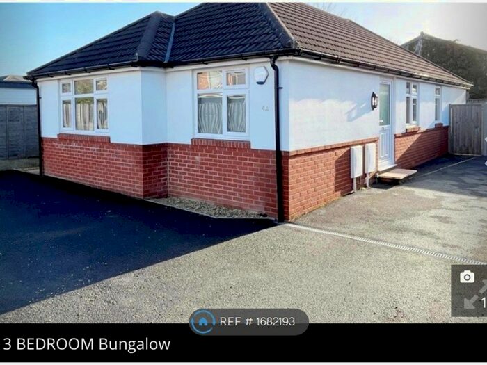 3 Bedroom Bungalow To Rent In Grove Road East, Christchurch, BH23