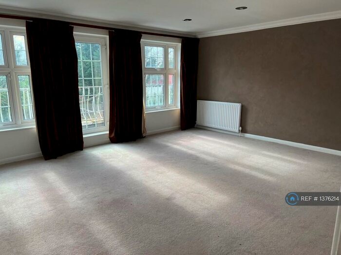 5 Bedroom Semi-Detached House To Rent In Stanmore, Stanmore, HA7