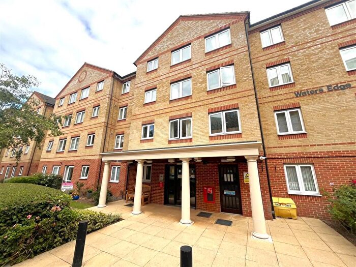 1 Bedroom Flat For Sale In Wharfside Close, Erith, DA8