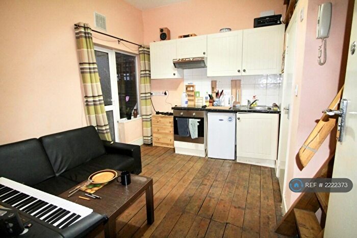 Studio To Rent In Mountfield Road, London, N3