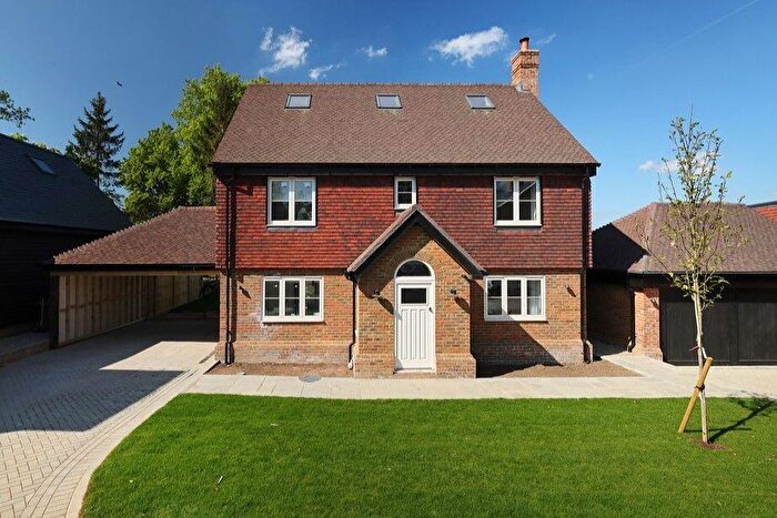 4 Bedroom Detached House For Sale In Paddock Grove Effingham, KT24