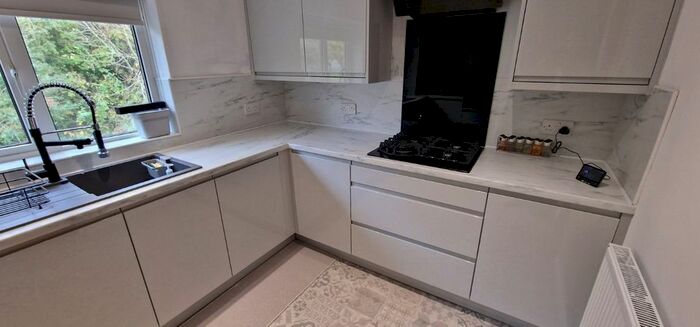 2 Bedroom Flat To Rent In Howard Street, Batley, WF17
