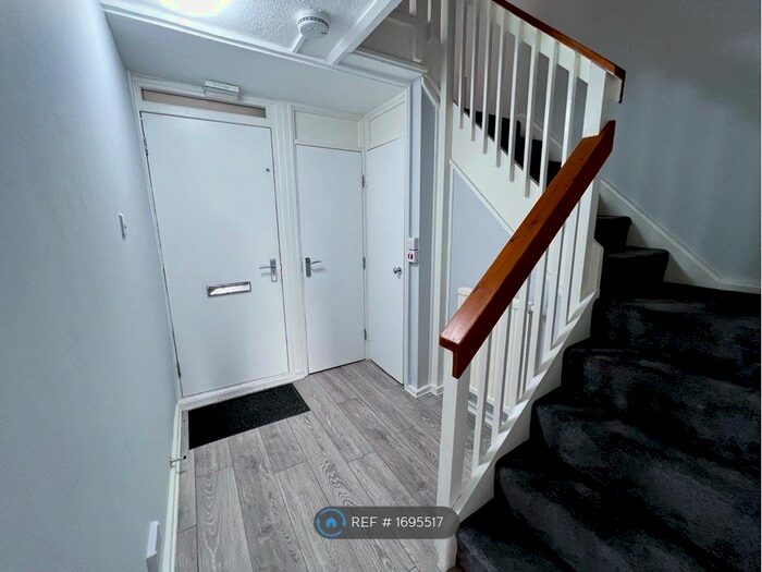 4 Bedroom Flat To Rent In Copley Close, London, W7