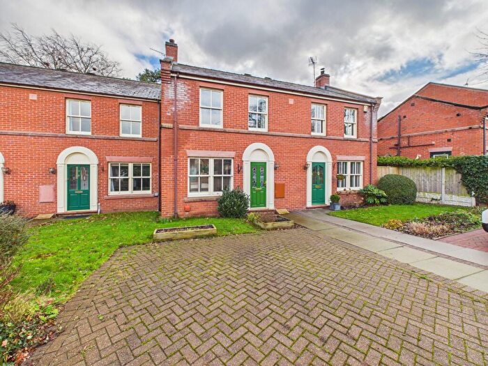 2 Bedroom Mews For Sale In Newall Close, Tattenhall, CH3